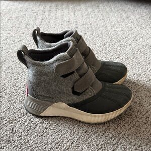 Sorel Kids Boots in Gray and Black